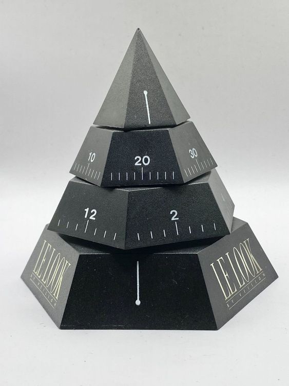 Horloge Pyramide Ancienne / Presse-papier – Métal Argenté, étain (occasion)