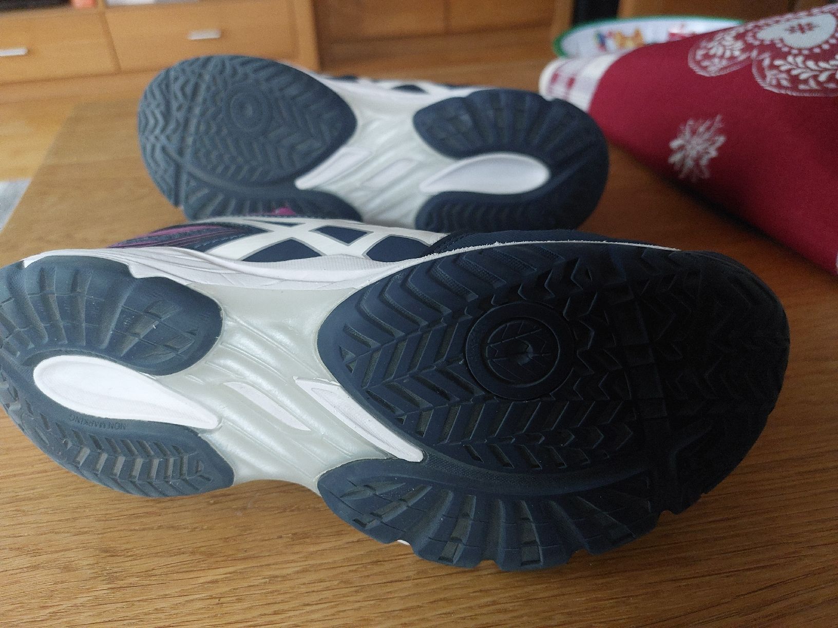 Nike Scarpe per ragazze: 1Paar Turnschuhe Nike Gr 37 – Usato da Landquart venduto da Froneri 3