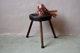 Tabouret tripode primitif bohème bois massif 1920