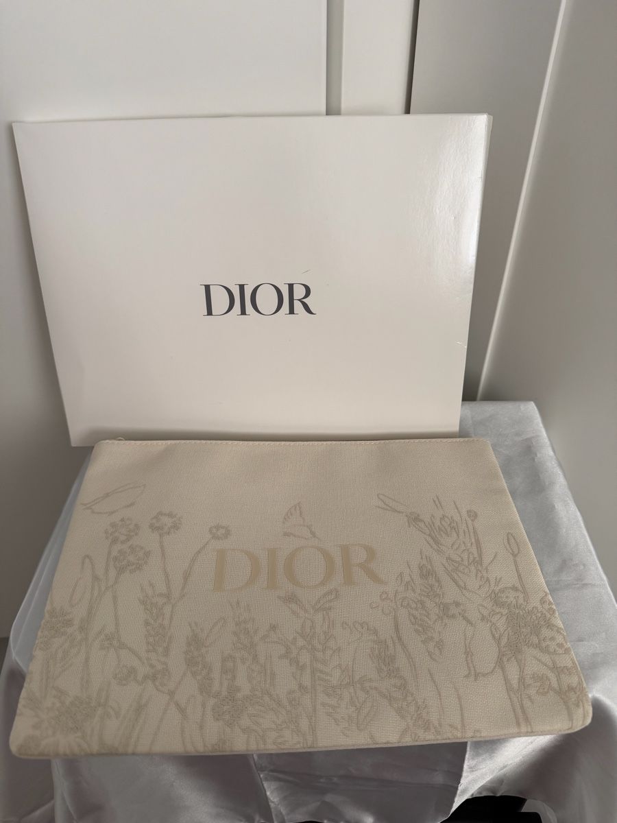 Dior Trousses de maquillage: Dior Necessaire Pouch  – Neuf avec emballage d'origine à Bern par Blueangel6
