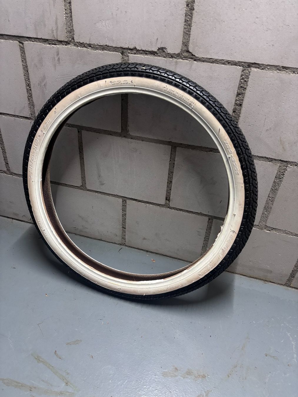 Sachs Ciclomotori: Töffli Weisswandreifen  19 x 2.25 – Usato da Rüegsauschachen venduto da chili029