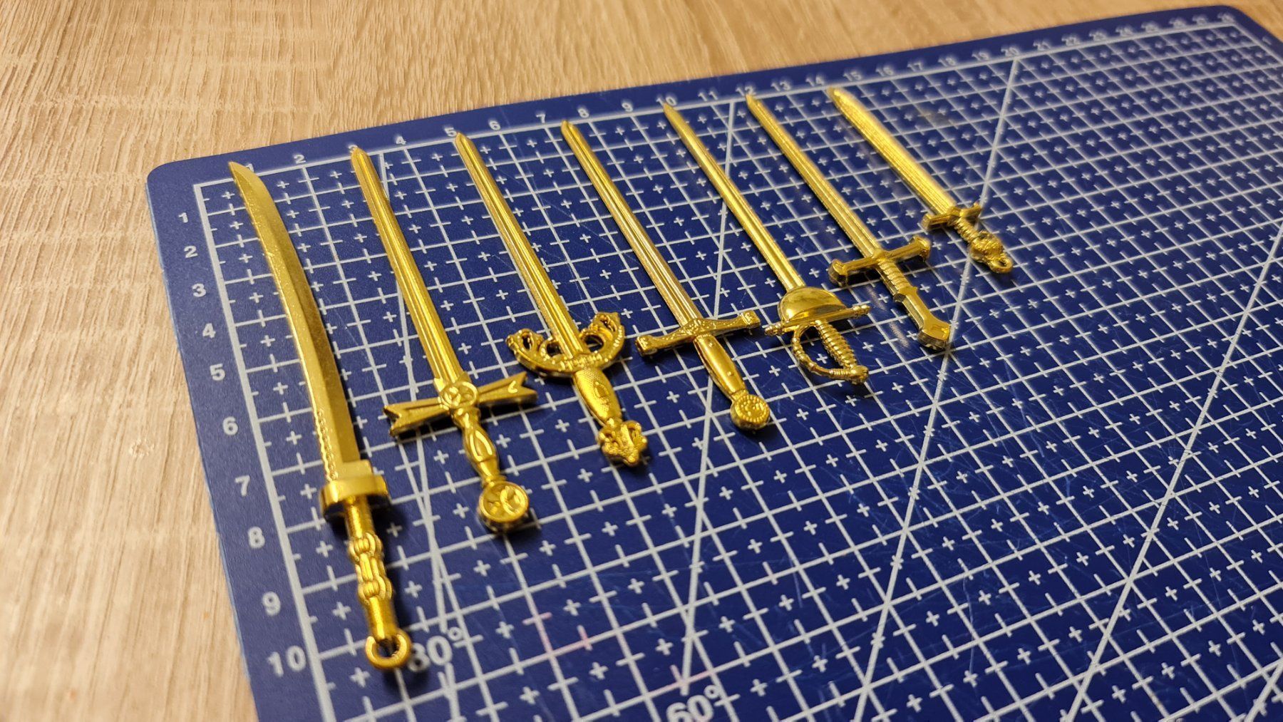 Altre raccolte & rarità: Deko Mini Schwerter 7stk. Set. golden – Nuovo (secondo la descrizione) da Effretikon venduto da easyjones 4