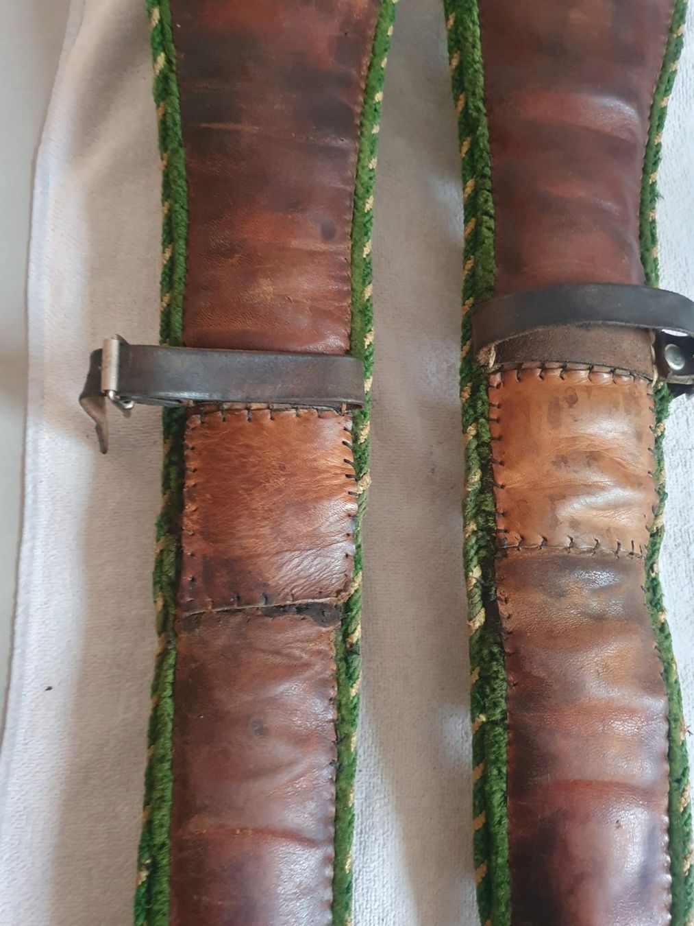 Glocken & Treicheln: 2 Schellenriemen – Gebraucht aus Basel von FirstClass4000 4