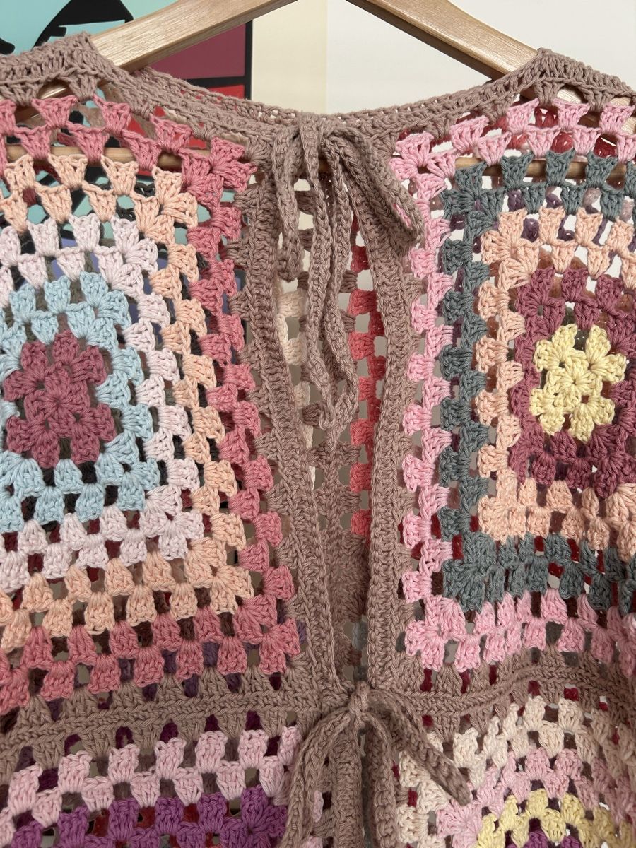 Giacche: Crocheted Cardigan Granny Square Multi-color Size m – Usato da Zürich venduto da fan_z5fl 1