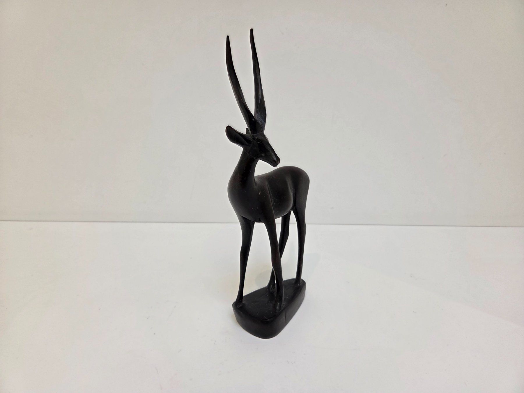 Skulpturen & Statuen: Vintage geschnitzte Holz Antilope Skulptur – Gebraucht aus Gersau von pd-design-and-art