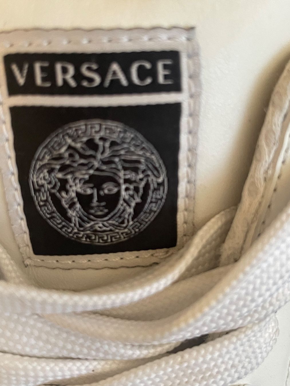 Versace Scarpe da donna: VERSACE Sneaker - Gr. 39 – Usato da Hünenberg See venduto da DND5 4