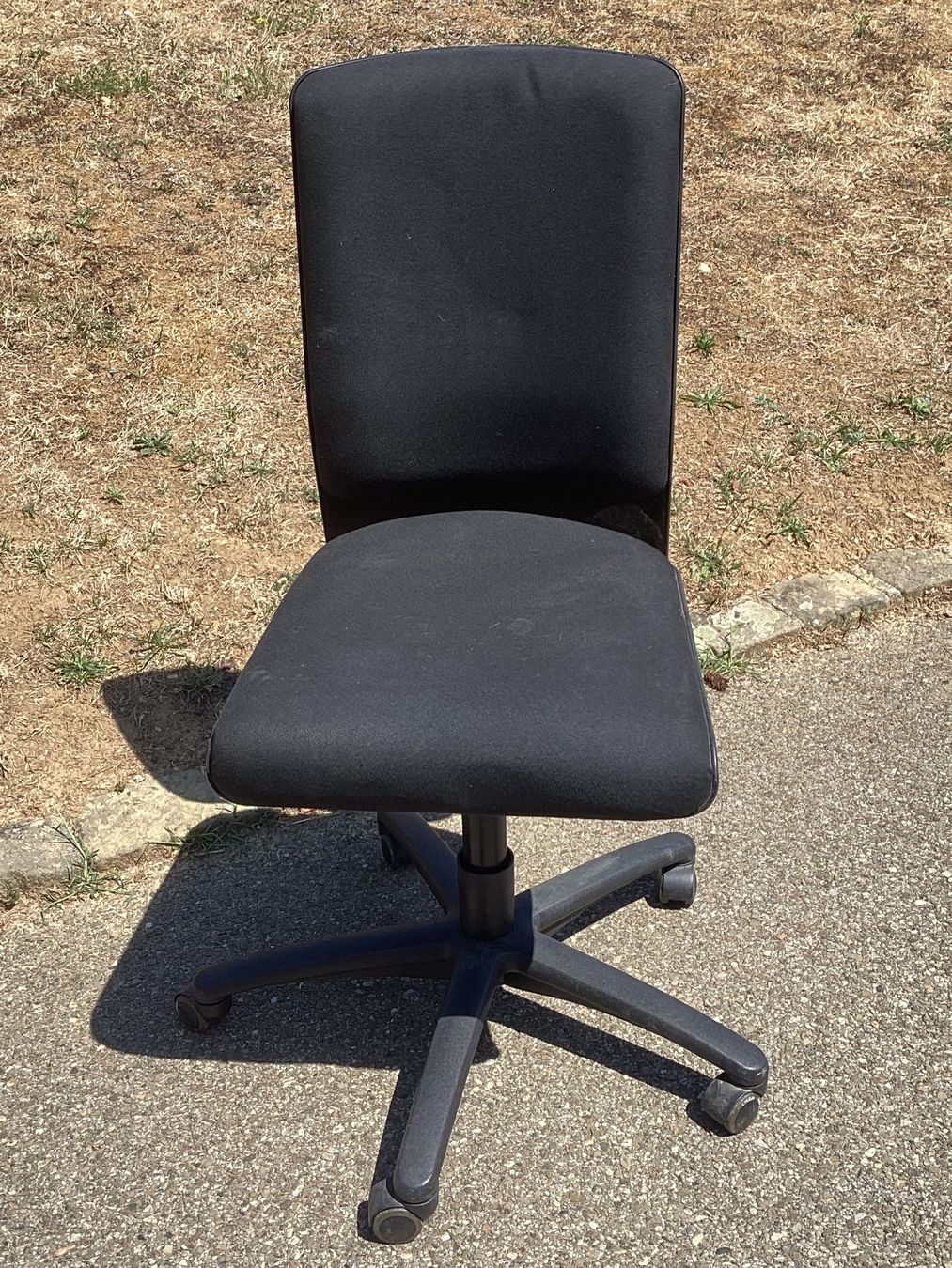 Sedie: Chaise de bureau noir réglable en hauteur – Usato da DELéMONT venduto da phi_nono 1