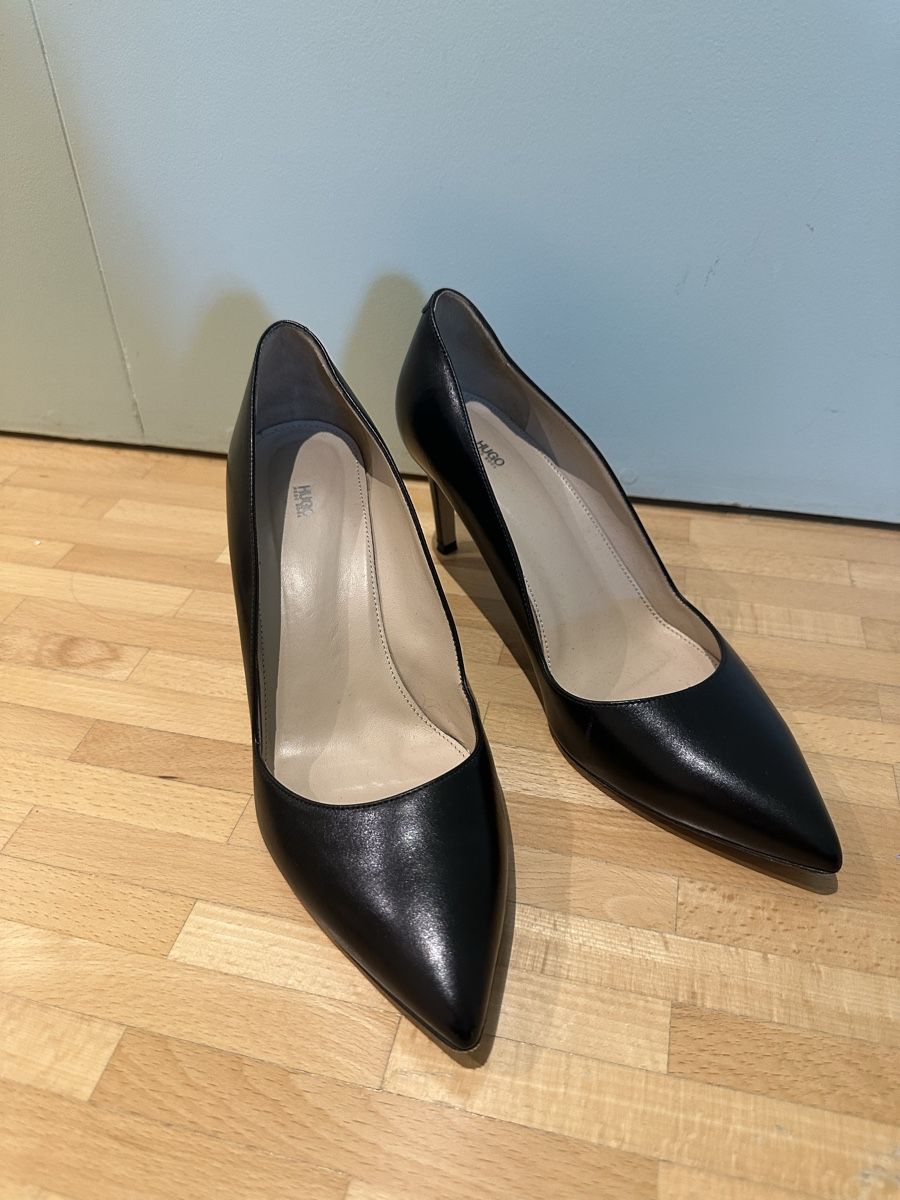 Hugo Boss Damenschuhe: Hugo Boss Pumps schwarz – Gebraucht aus Zürich von Coracora