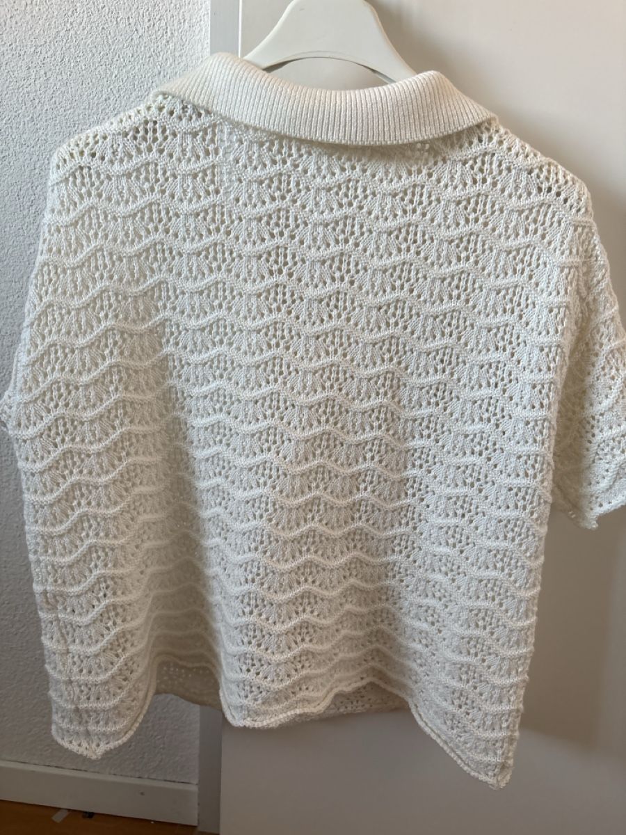 Top: Haut tricoté ajouré taille M – Nuovo (secondo la descrizione) da Düdingen venduto da Yellow 1