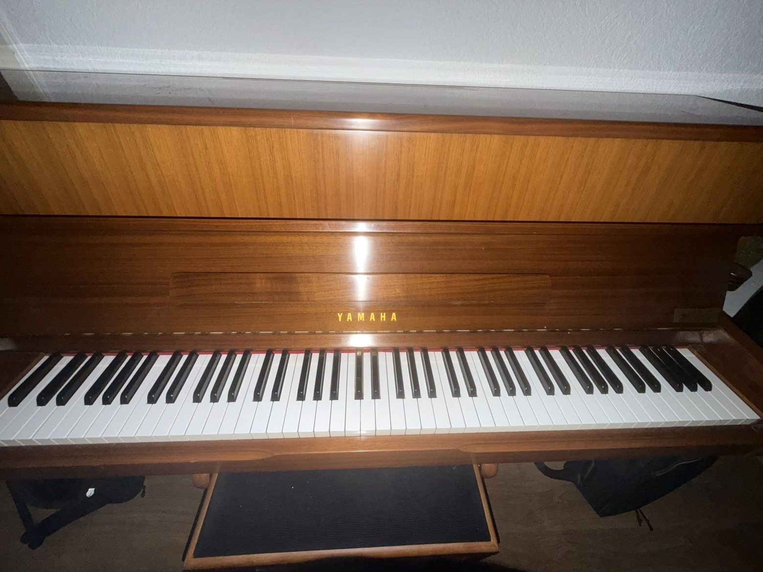 Yamaha Strumenti musicali: Yamaha Klavier mit Stuhl – Nuovo (secondo la descrizione) da bremgarten AG venduto da elischa99
