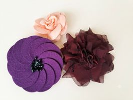 Set mit 3 handgemachten Blumen-Broschen/Haarspangen.