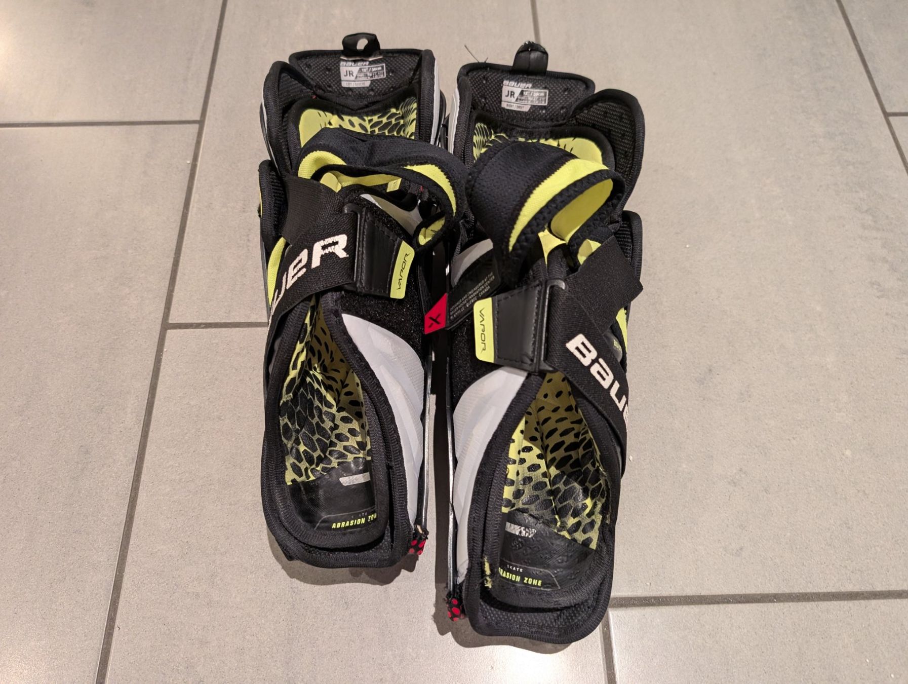 Bauer Protezioni & Imbottiture: *** Bauer Hyperlite Schienbeinschohner - Grösse 12 *** – Usato da Wollerau venduto da R3D3X3 1