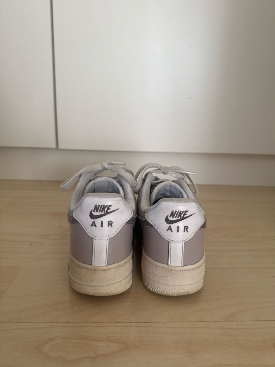 Nike Chaussures hommes: Nike Air Force white/brown – D'occasion à Sutz par lue_s5cv 2