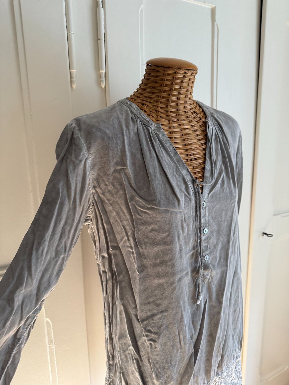 Tom Tailor Chemisiers: TOM TAILOR - Bluse grau mit Spitze 42 – D'occasion à Zürich par Diazaio 1