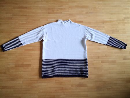 Pullover mit tiefem Kragen von Topshop Gr. 36, weiss/blau