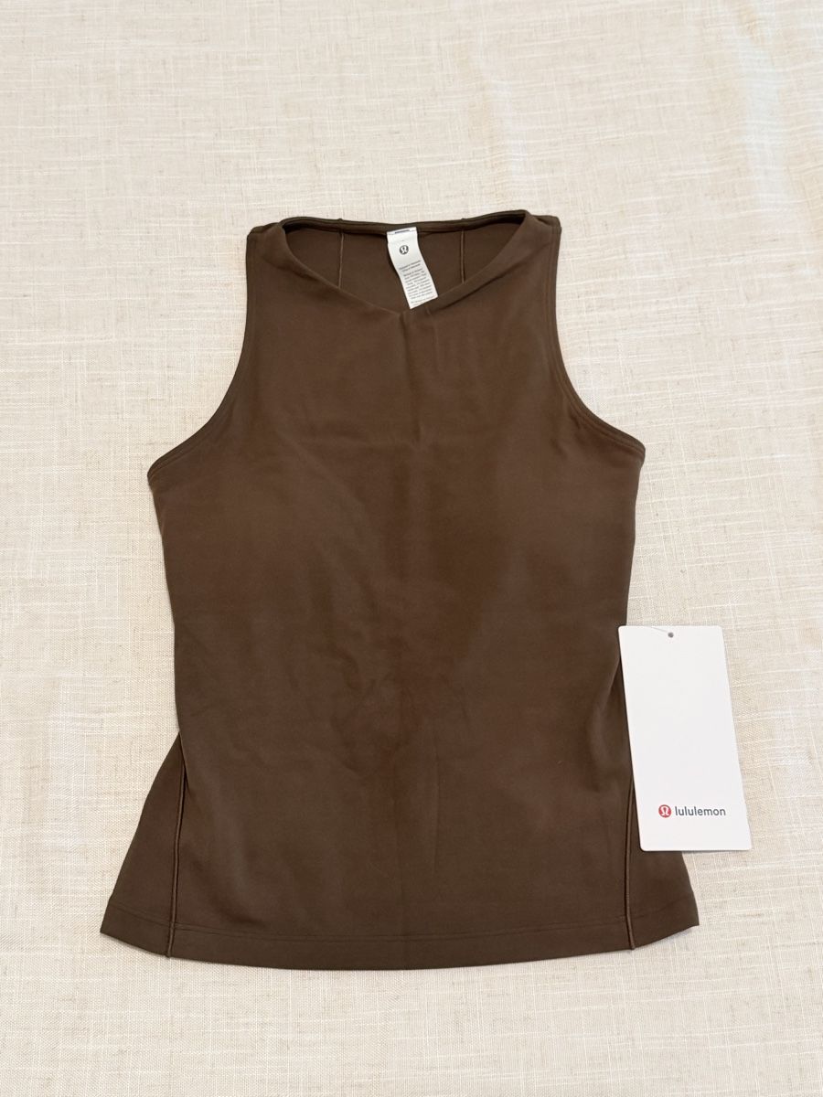 Lululemon Tops: 🆕 Lululemon Align Mini V-Neck Tank – Java, Size 4 – Neu (gemäss Beschreibung) aus Regensdorf von Let-me-win-please