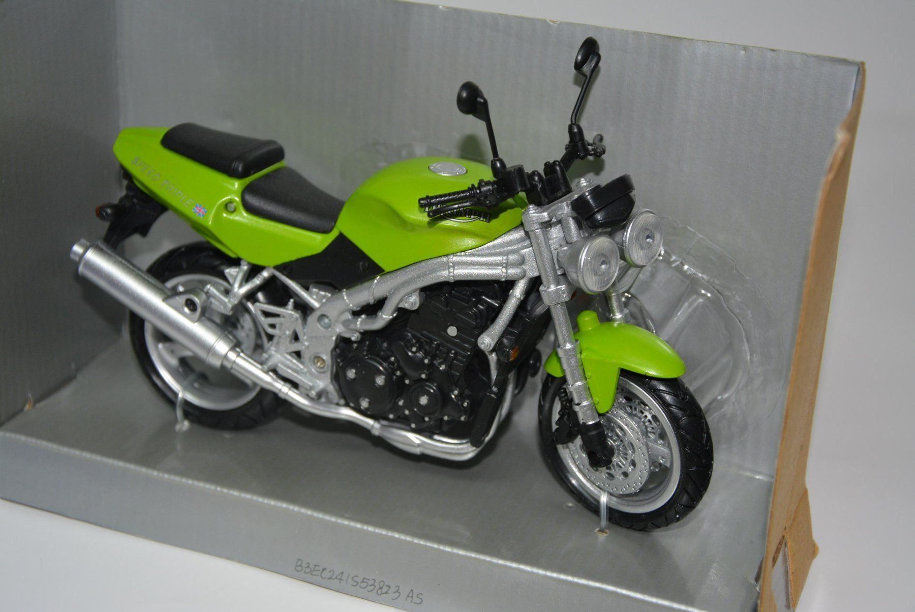 Kit di modellismo & Modellini statici: Triumph Speed Triple , NewRay , 1:12 – Nuovo e nell'imballaggio originale da Goldach venduto da Feivel9 4