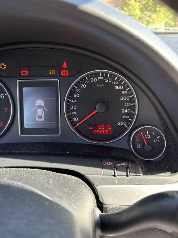 Audi Automobili: Zum Verkauf – Usato da Freienbach venduto da U_xb8p 4