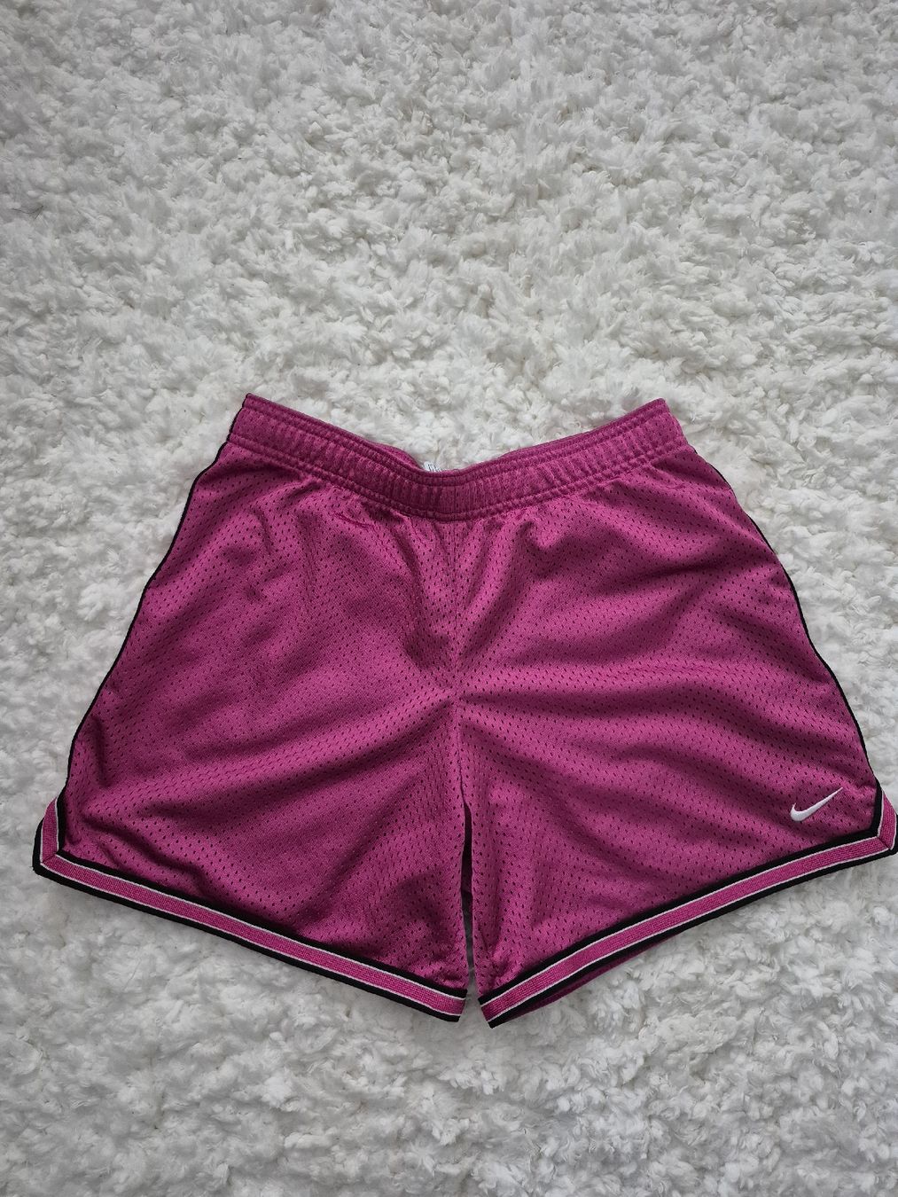 Pantalons: short nike 14-16 ans /S – Neuf (Voir description) à St-Pierre-Clages par _RV