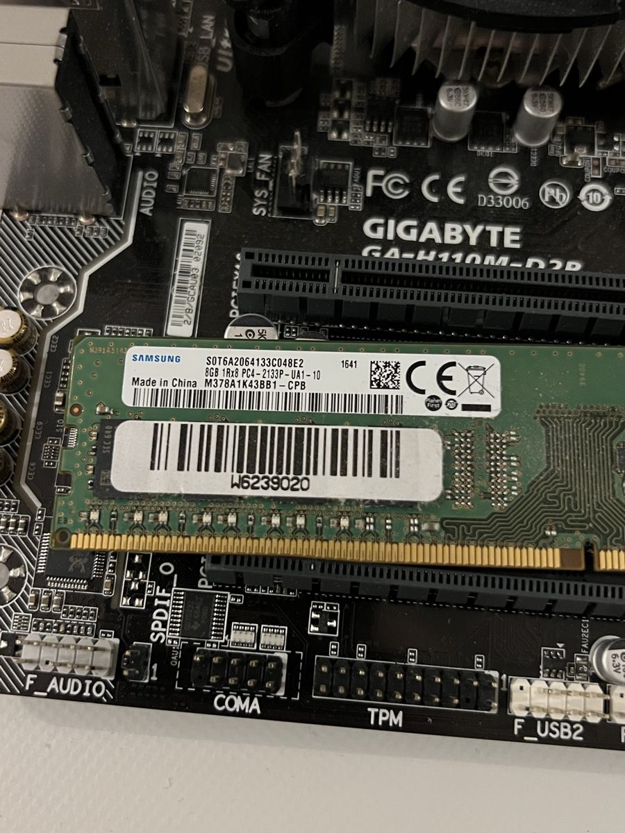 Gigabyte Schede madri: Gigabyte Mainboard Set mit Ram, Cpu, Kühler, I/O Shield – Usato da schellenberg venduto da freefostore 2
