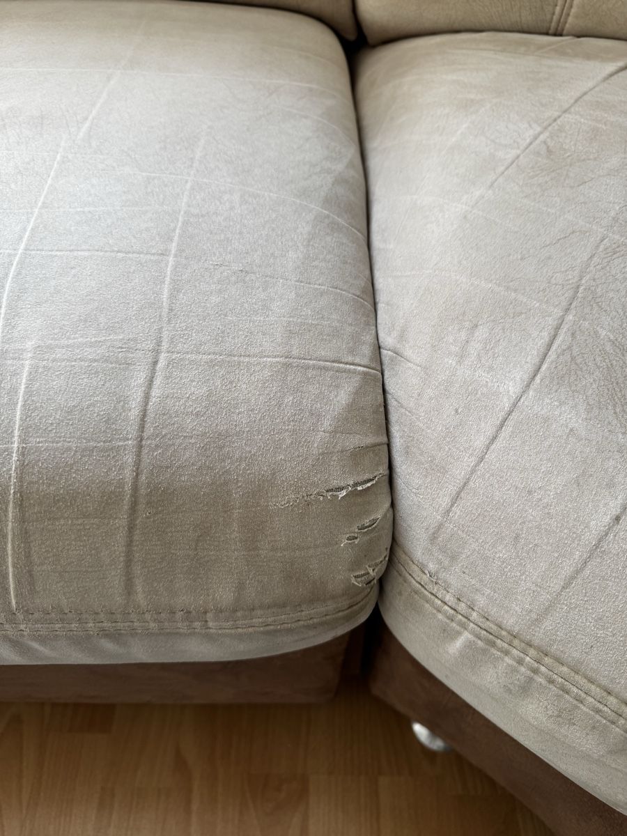 Divani: Grosses Ecksofa mit Schlaffunktion und Gebrauchsspuren – Usato da Wolfhausen venduto da yav_kxl9 9