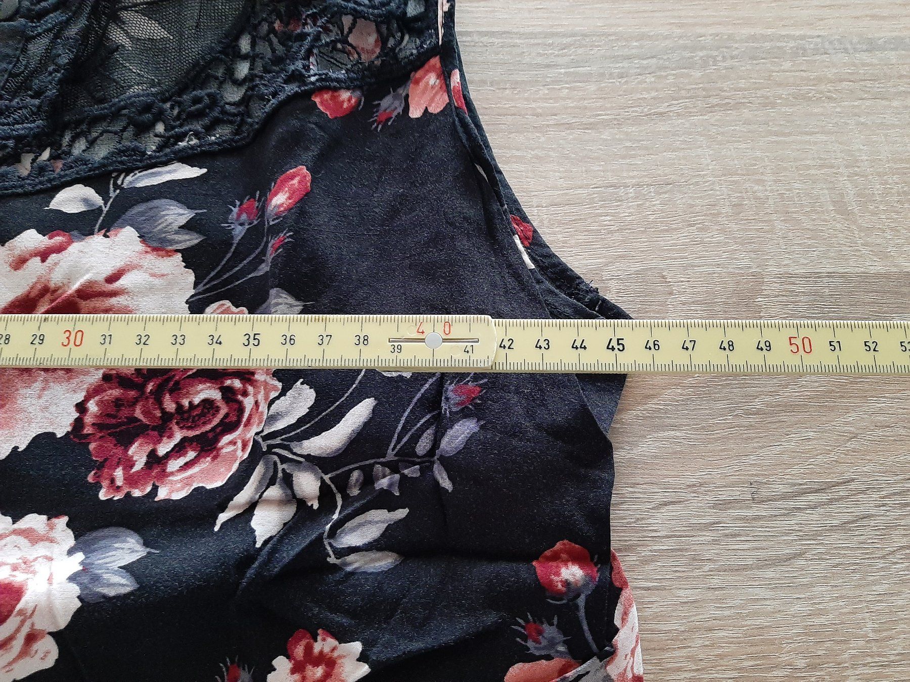 Blusen: Ärmellose Bluse transp. Einsatz, mit Blumenmuster, ca. Gr. L – Gebraucht aus Menziken von Rien1 2