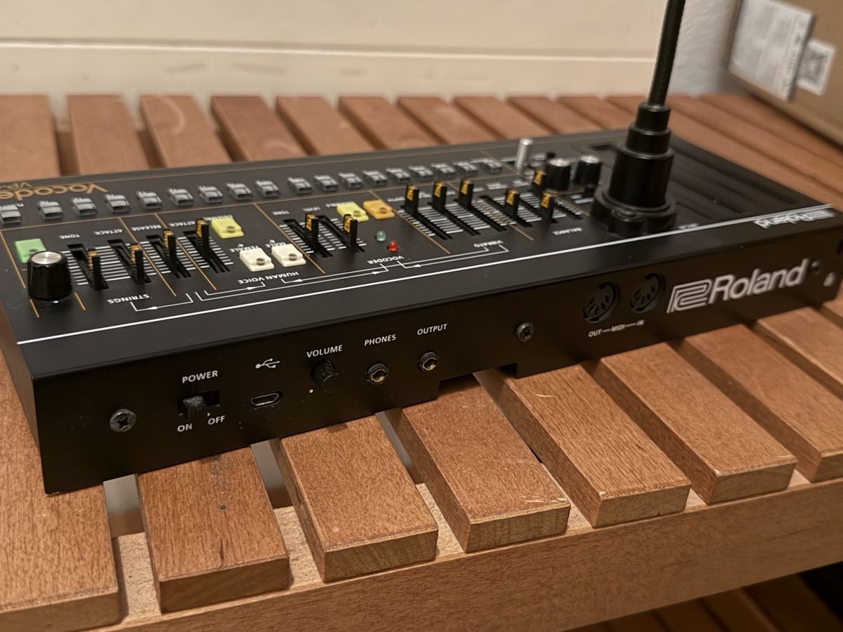 Roland Musikinstrumente: Roland Vocoder VP-03 – Gebraucht aus Camorino von CamperCommunity 2