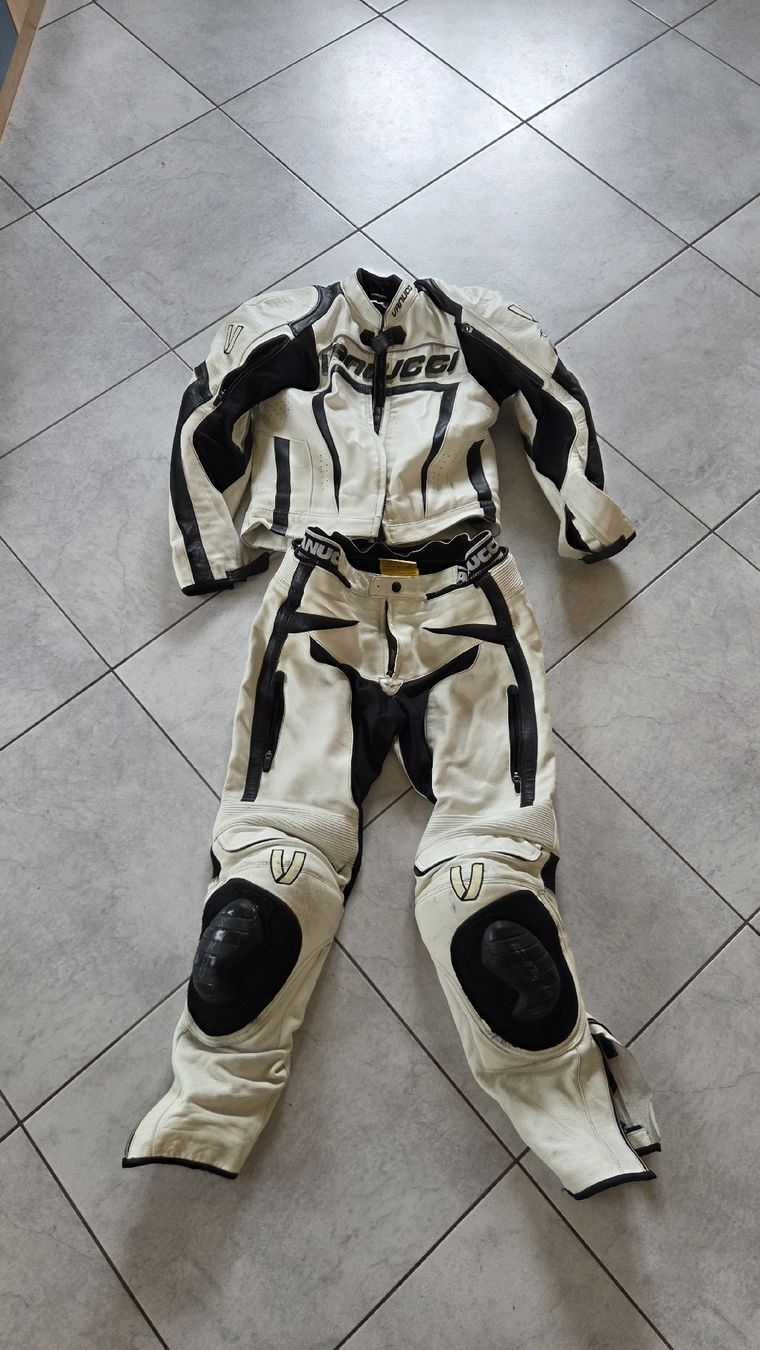 Vanucci Giacche: Vanucci Motorrad Lederkombi Gr. 50/48 - Unfallfrei – Usato da Ebnet venduto da maninator210