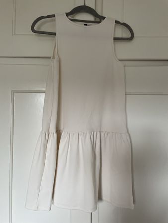 H&M Kleid mit Saumvolant in ecru - Gr. S