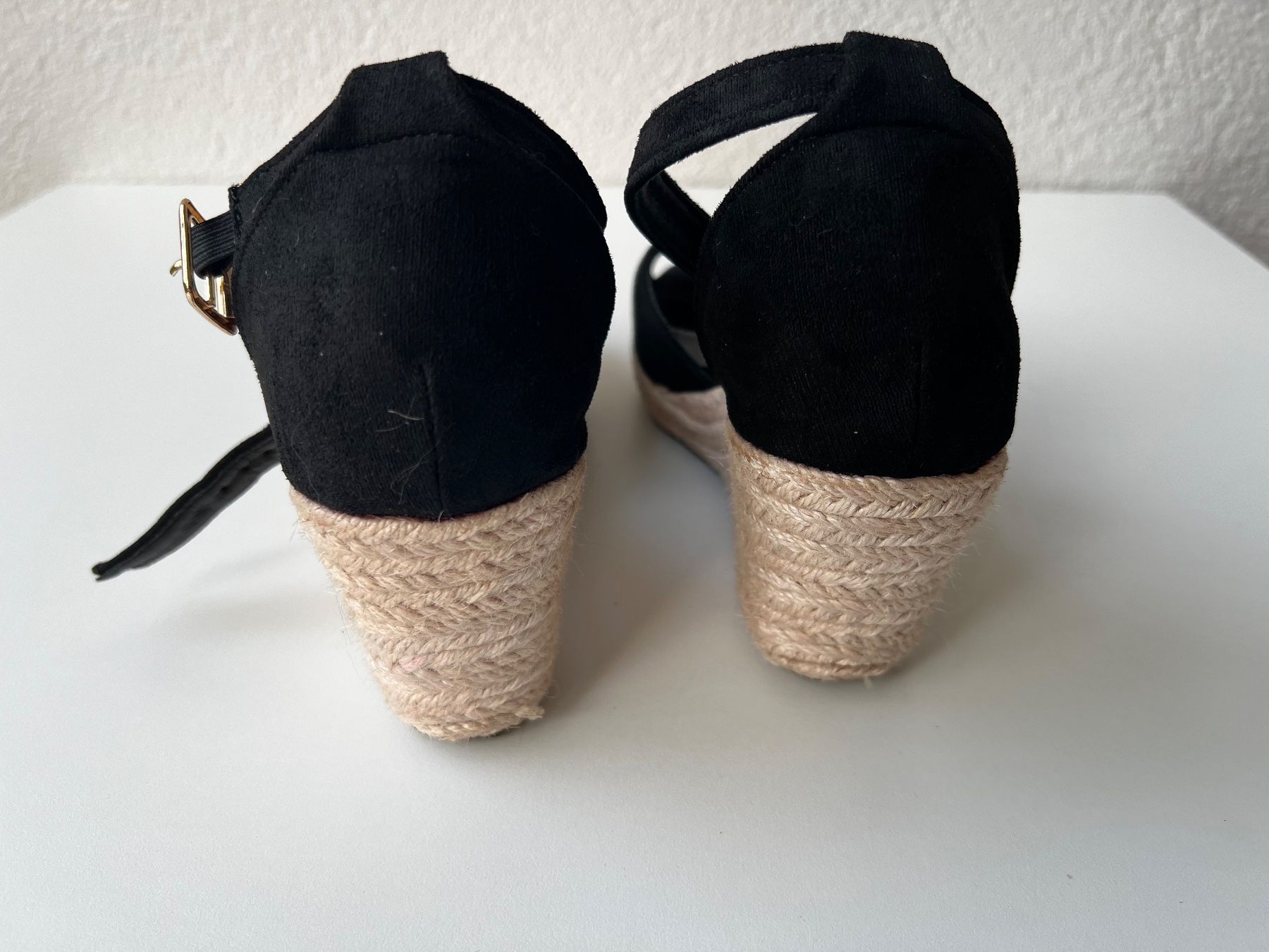 Scarpe da donna: 2x Sandalen schwarz Gr. 40 – Usato da Aarau venduto da Obdulia 2