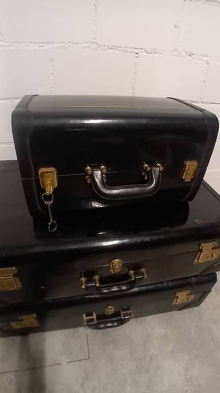 Prada Reisekoffer: 3 Vintage Prada Koffer – Gebraucht aus Schwerzenbach von Aura888 2
