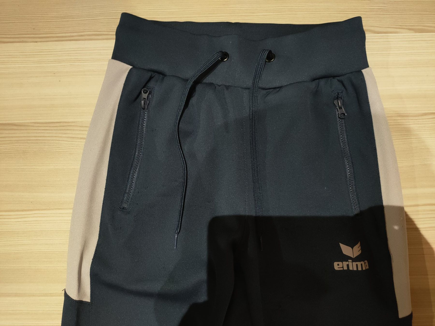 Erima Pantalons: Erima Trainerhose Grösse 140 – D'occasion à Ins par variable 1