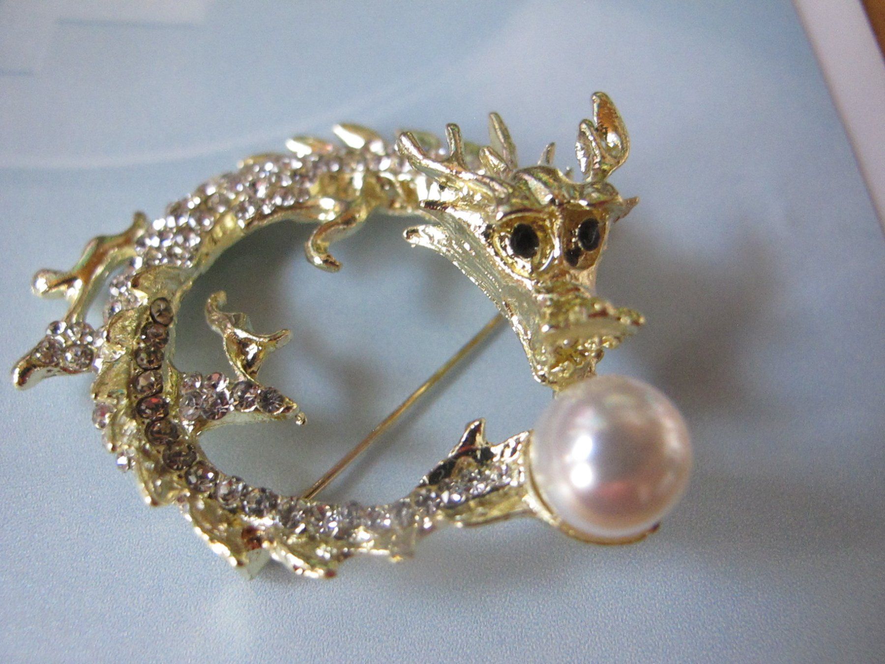 Broschen & Nadeln: Drache Brosche mit Perle, goldfarben, neu – Neu (gemäss Beschreibung) aus Löhningen von Chimae67 1