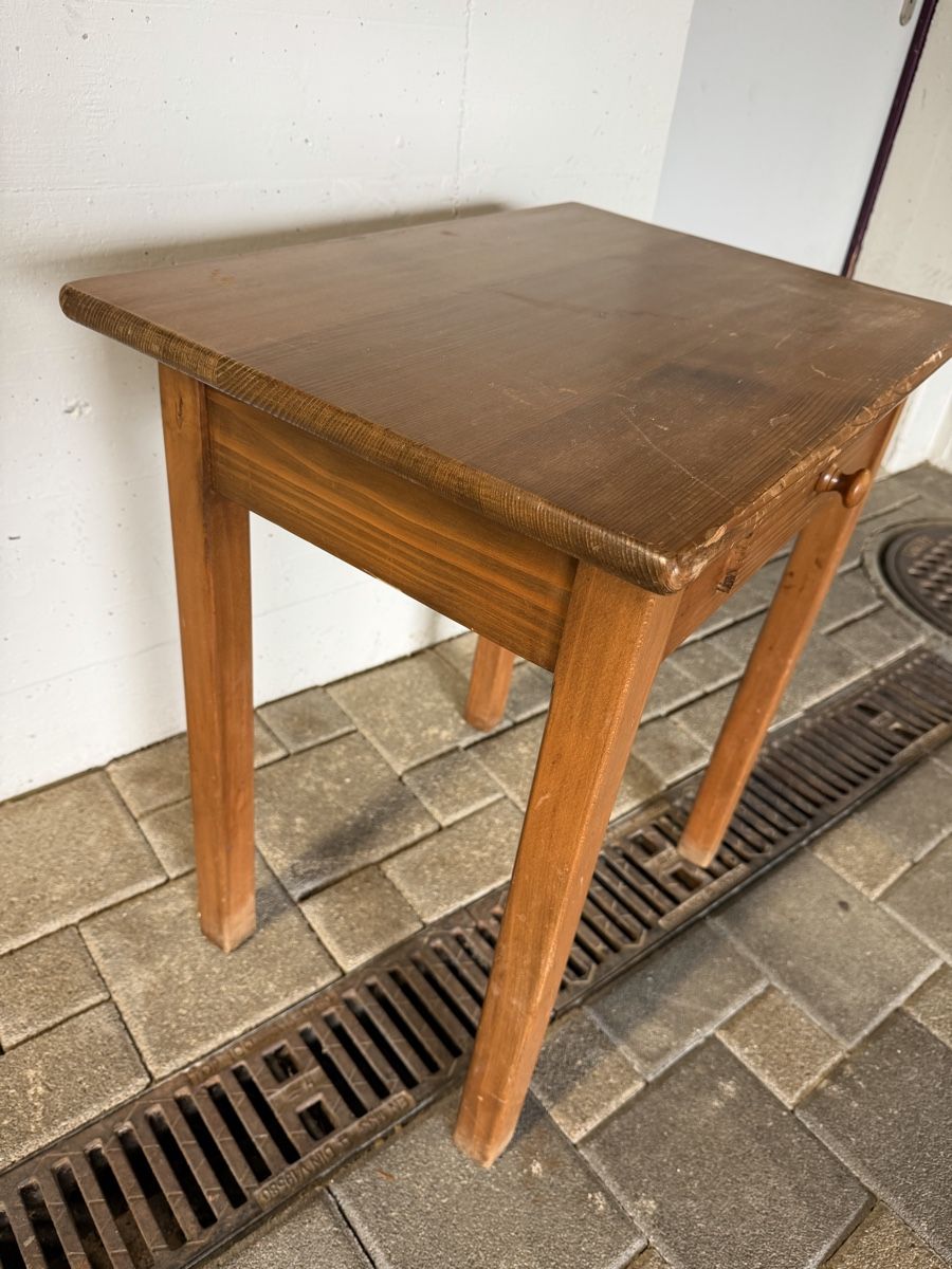 Tables: kleiner Tisch – D'occasion à Grosswangen par winkelfeld 4