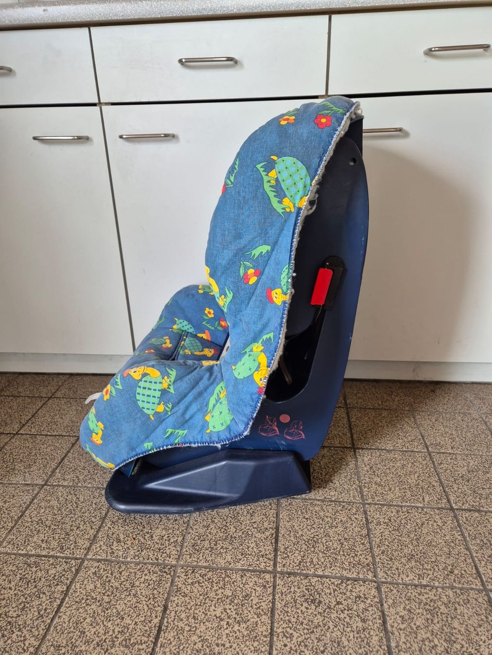 Auto-Kindersitze: Kinderautostiz ohne Isofix – Gebraucht aus Ebnet von korsi 1
