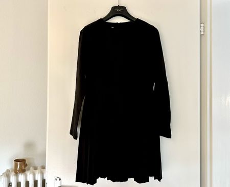 PrettyLittleThing Kleid schwarz Grösse 12, M/L guter Zustand