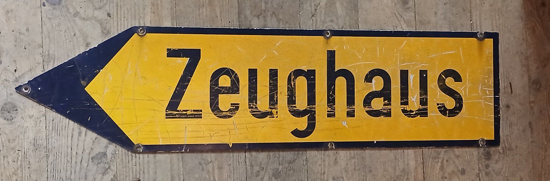 Schweizer Armee Insegne: alter Militär Wegweiser > "Zeughaus" – Usato da Bilten venduto da Archiv55