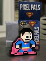 Pixel Superman ( leuchtend )