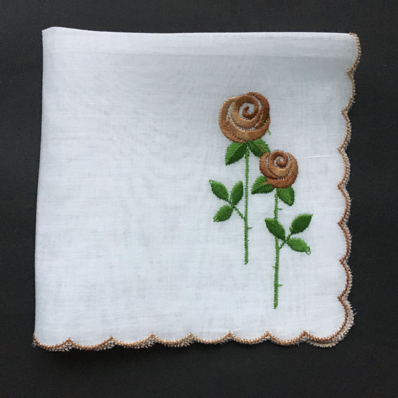 Sonstige Kleidung & Accessoires: Taschentuch mit Stickerei Rosen – Gebraucht aus Subingen von ArtBead