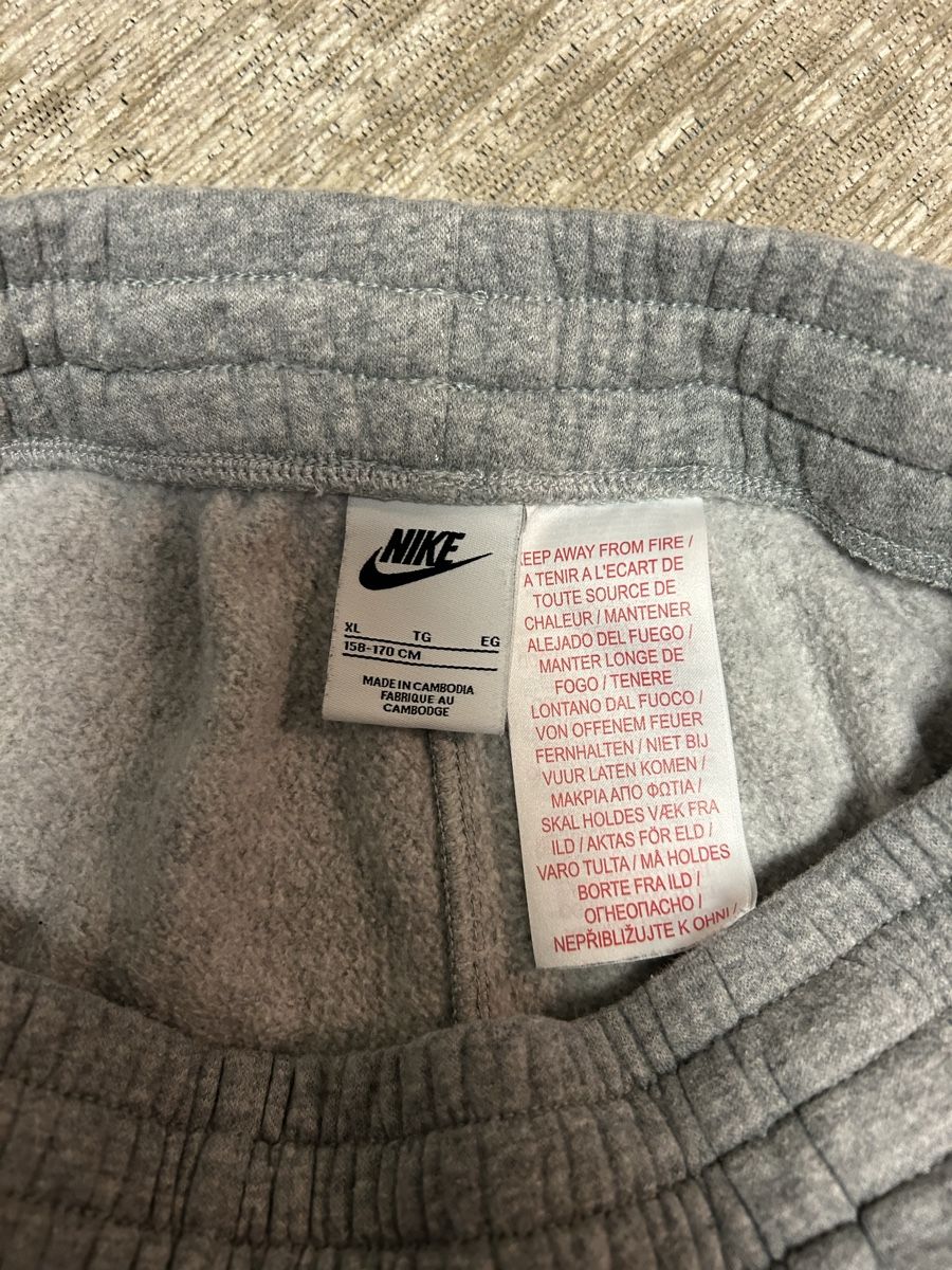 Nike Hosen: jogging Nike gris, taille 158-170 – Gebraucht aus St-George von elena27 3