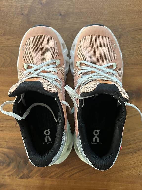 On Chaussures femmes: On Cloudflyer 4 Grösse 38 – D'occasion à Arlesheim par FS_79 1