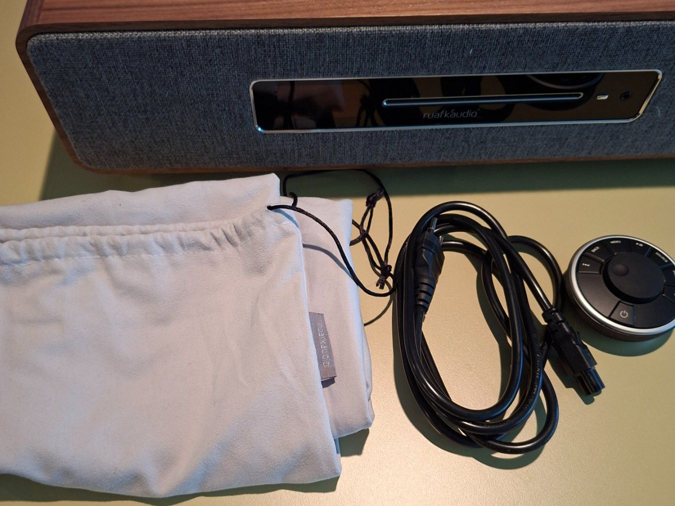 Ruark Radio: Ruark Audio R5 DAB+, Internetradio,Bluetooth,WLAN, CD-Player – Nuovo e nell'imballaggio originale da Männedorf venduto da Olivenbaum26 4