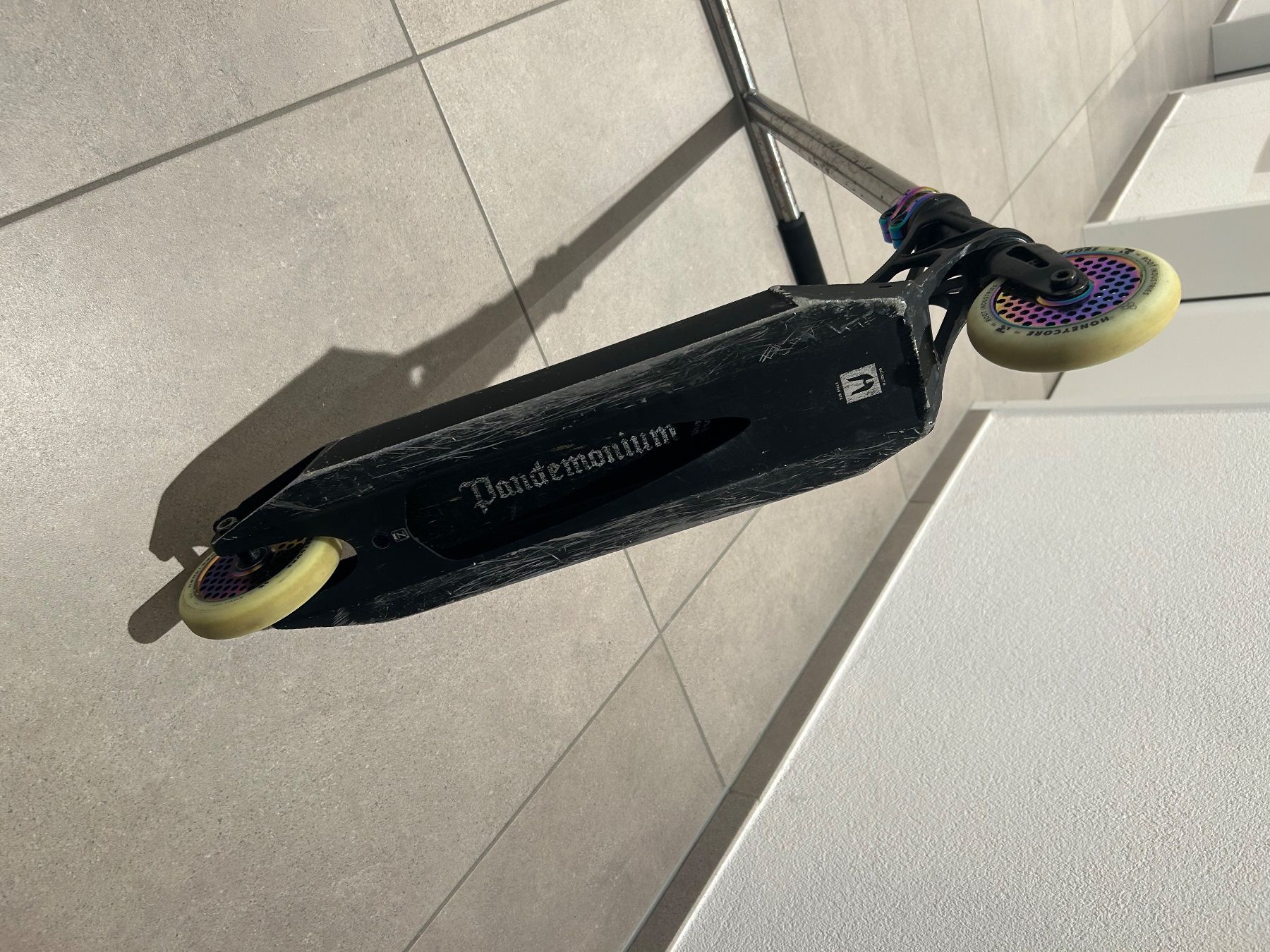 Scooters: Pandemonium V2 Deck460 mm inkl. Root Honeycore Wheels – D'occasion à Busswil TG par Claudia82r 2