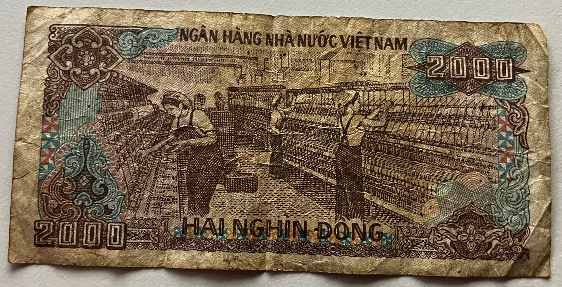 Banconote: Vietnam 2000 Dong 1988 – Usato da Algetshausen venduto da Carrhard 1