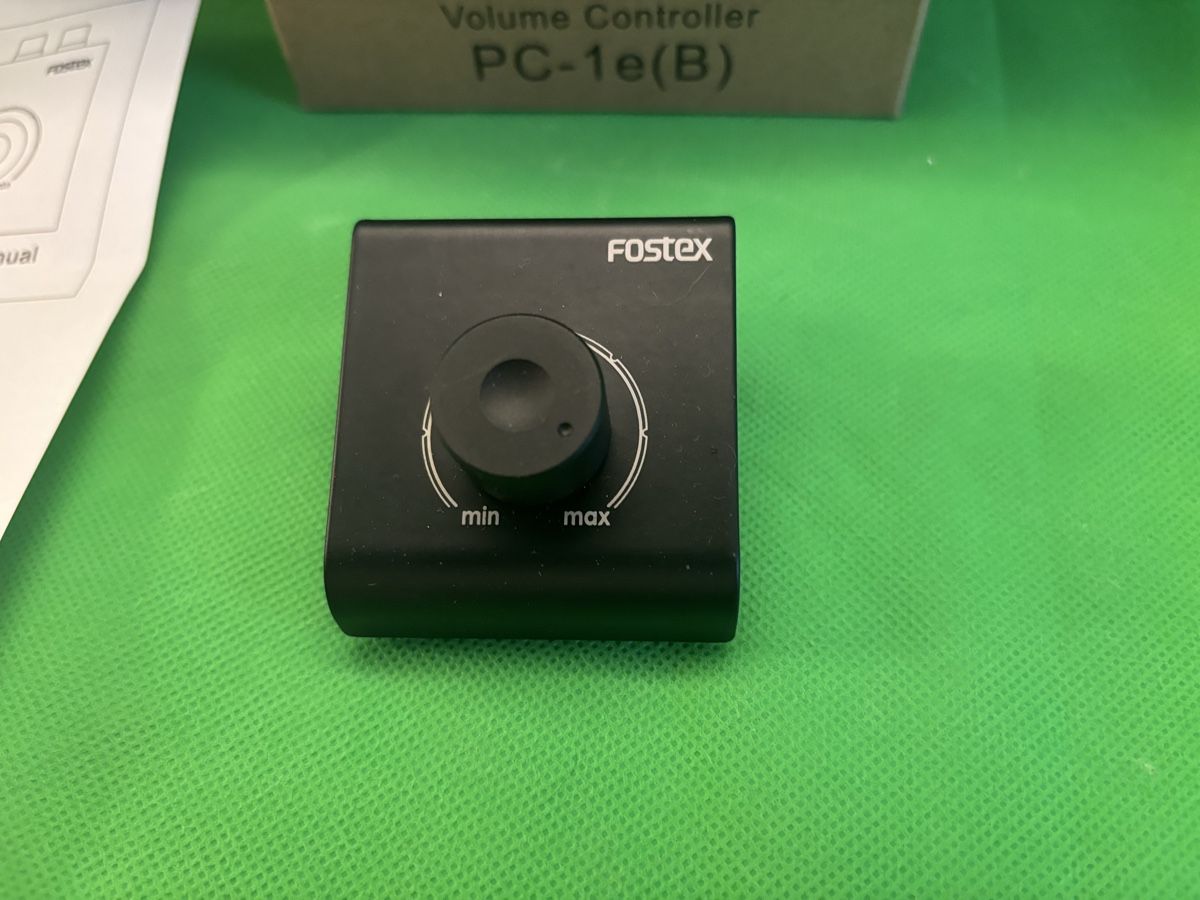 Attrezzatura per studi di registrazione: Fostex Volume Controller PC-1e(B) schwarz neuwertig – Nuovo e nell'imballaggio originale da Kilchberg ZH venduto da bionicdog 1