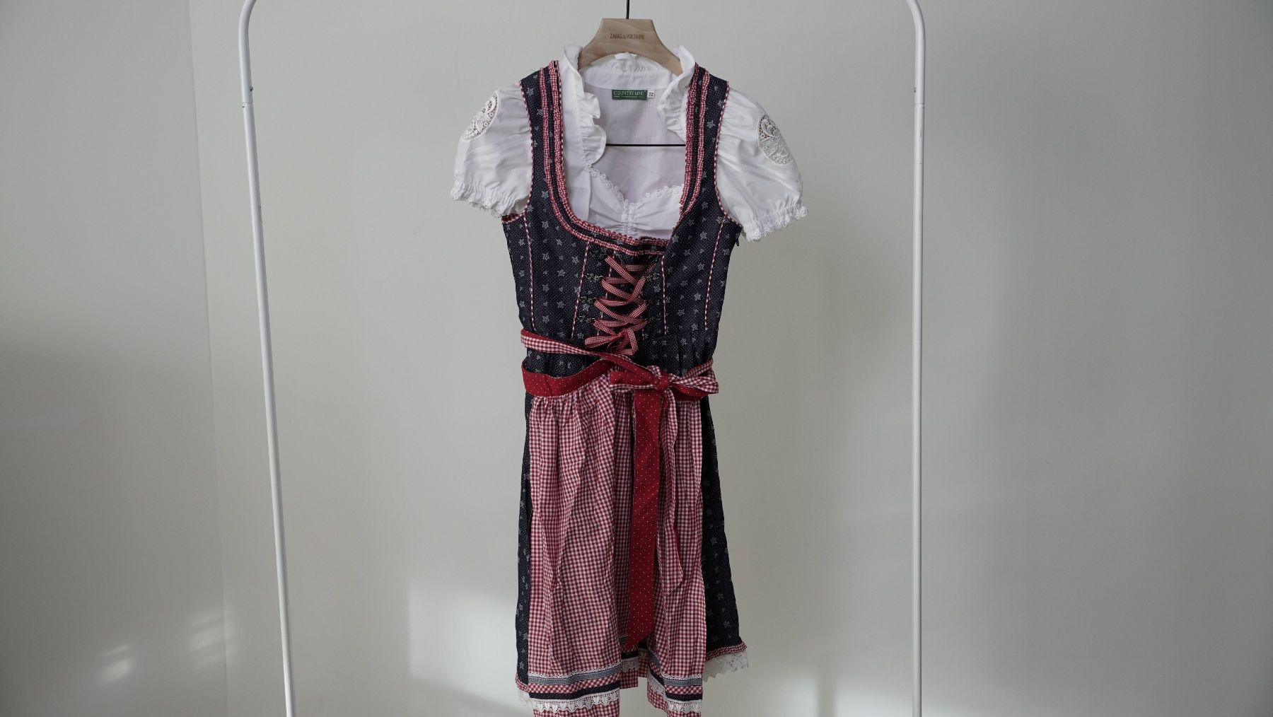Costumi: MarJo Dirndl + Dirndlbluse Set Bluse rot blau kariert 34 – Nuovo (secondo la descrizione) da Zürich venduto da julia_vina 1