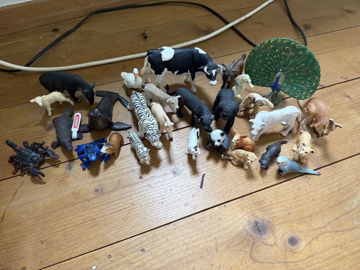 Schleich Statuette: 28 Schleich Tiere – Usato da Zürich venduto da zuerich16