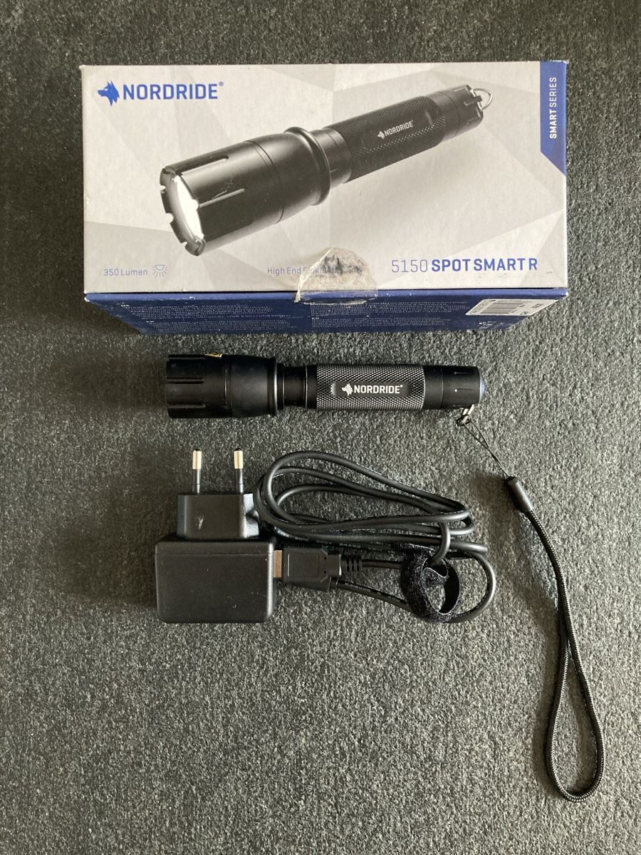 Lampade: Nordride Taschenlampe mit USB Ladekabel – Usato da Cham venduto da LoreM7