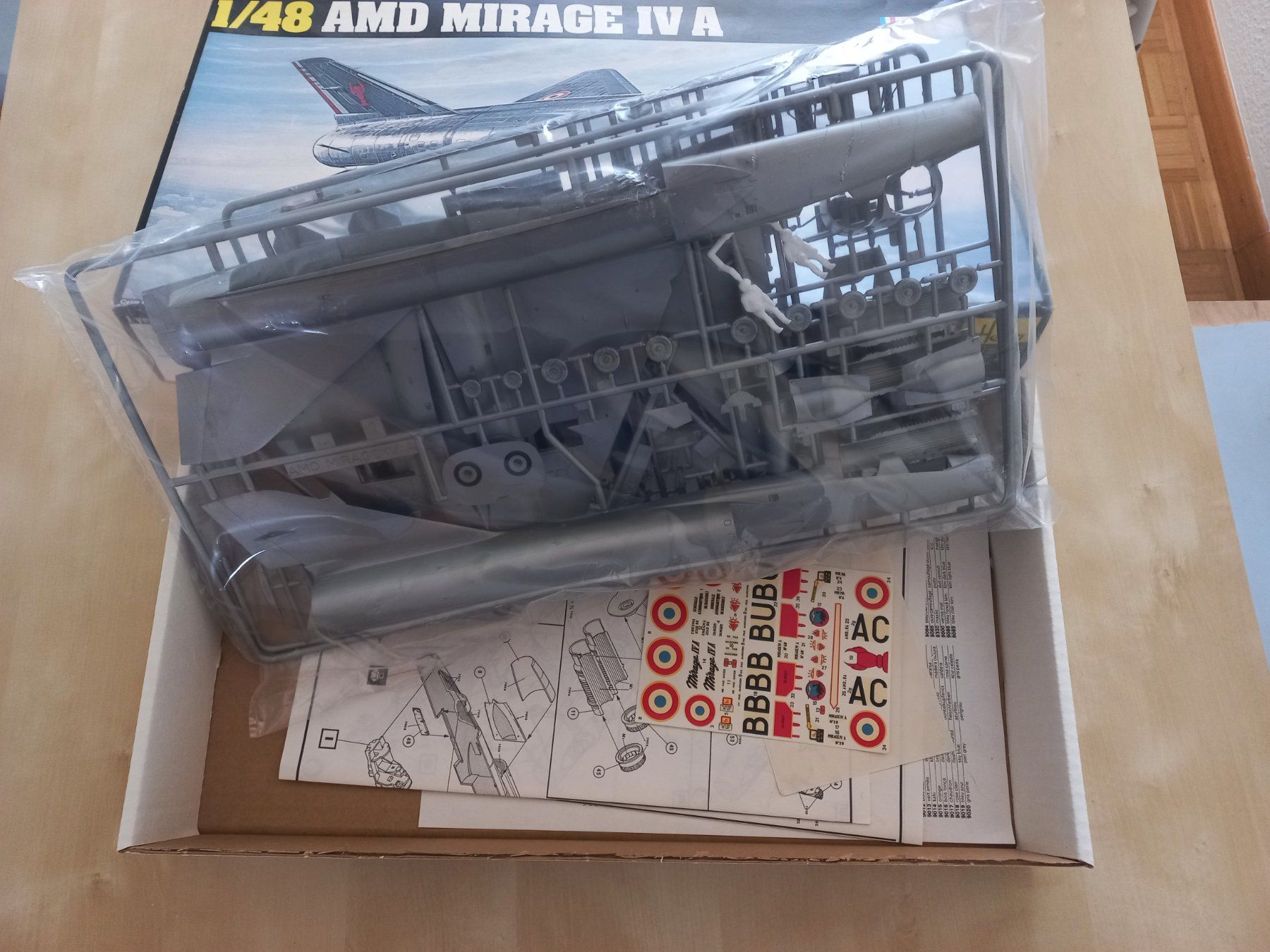 Kit di costruzioni: AMD MIRAGE IV A  (1/48) - HELLER – Nuovo (secondo la descrizione) da Tann venduto da hoesli4 2