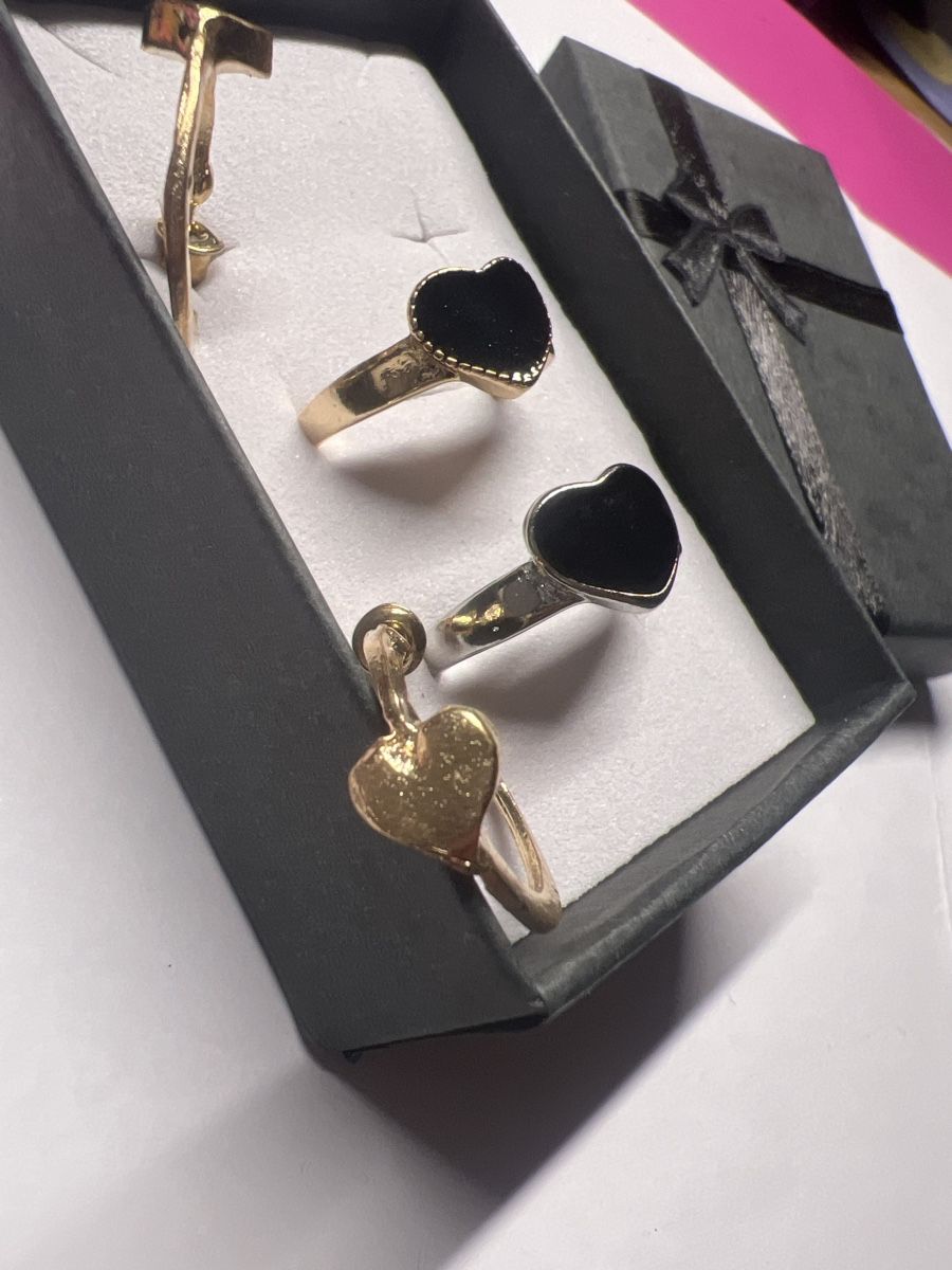 Sonstiger Schmuck: Lot de Bijoux Coeur Noir & Doré – Neu und originalverpackt aus Chenens von anasantos90 1